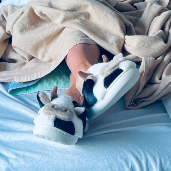 Adorable Cow Print Slippers - Picture 6 of 6